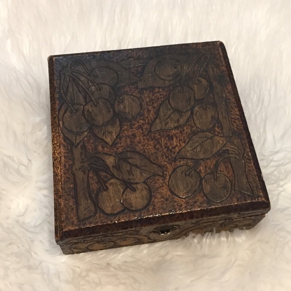 Vintage Pyrography Box - Picture 3 of 8